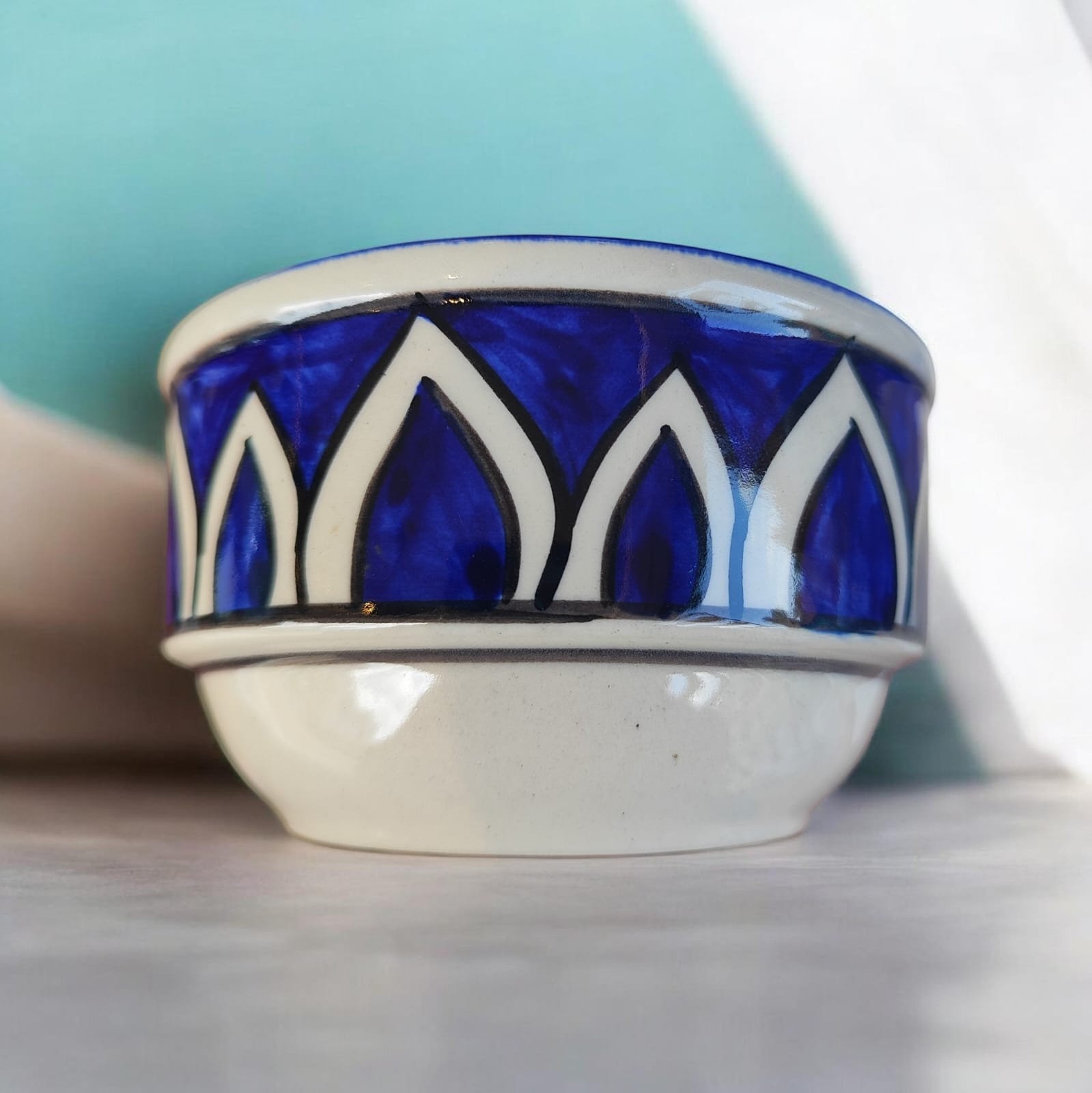 hand painted floral pattern classic blue & white ceramic bowl hand painted floral pattern classic blue & white ceramic bowl